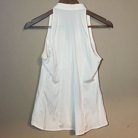 White sleeveless top - Picture 3 of 11